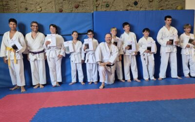 9 Karateka bestehen die Gürtelprüfung